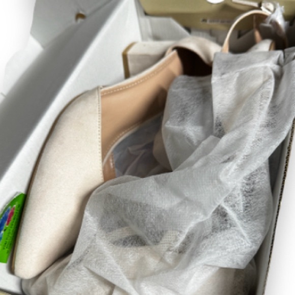 NEW 🚨OFF WHITE COLOR 🚨 FISACE Womens Low Mid Square Heel Ankle Strap Sandal - Picture 7 of 8